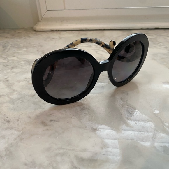 PRADA sunglasses SPR 27N Black and cream - Picture 5 of 8